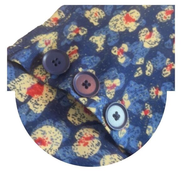 Womens CAbi Blue Floral Short Sleeve Crossover Button Back Top Style 299 Sz XS - Picture 3 of 3